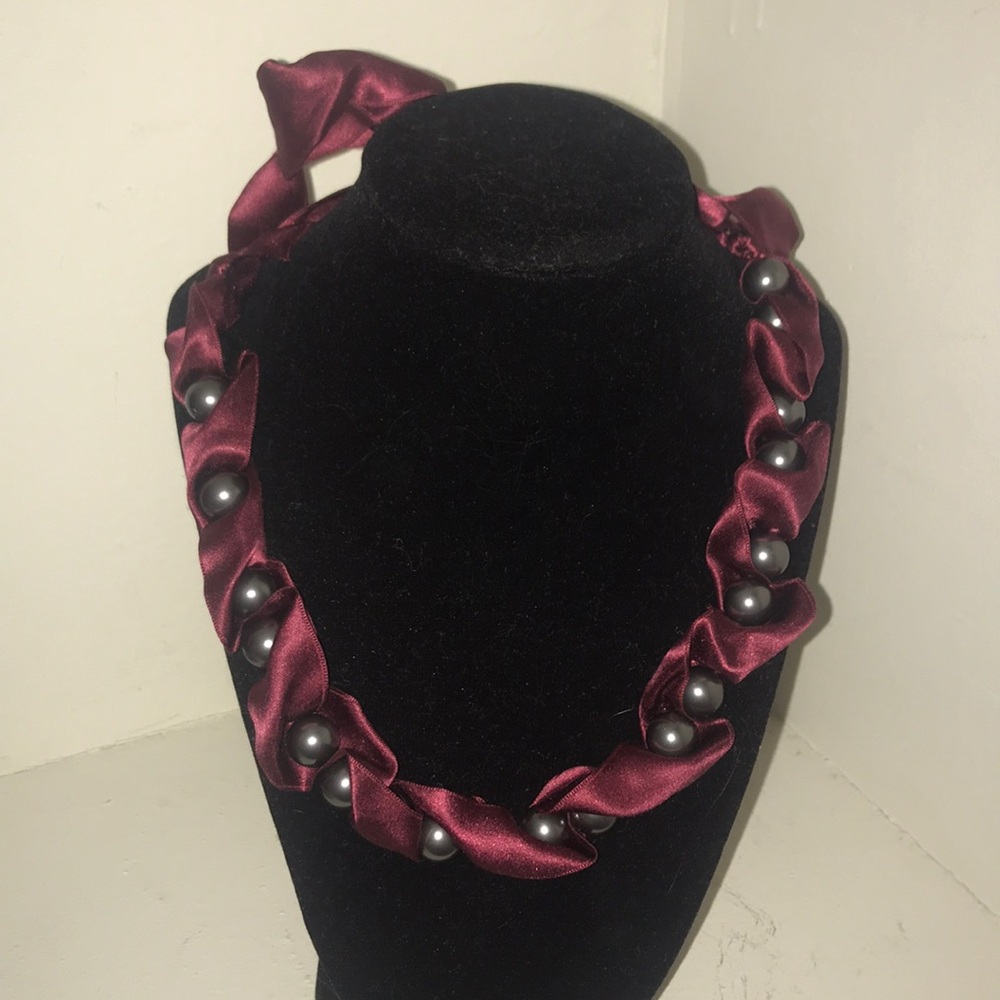 AUTHENTIC LAVIN RIBBON AND BLACK PEARL NECKLACE